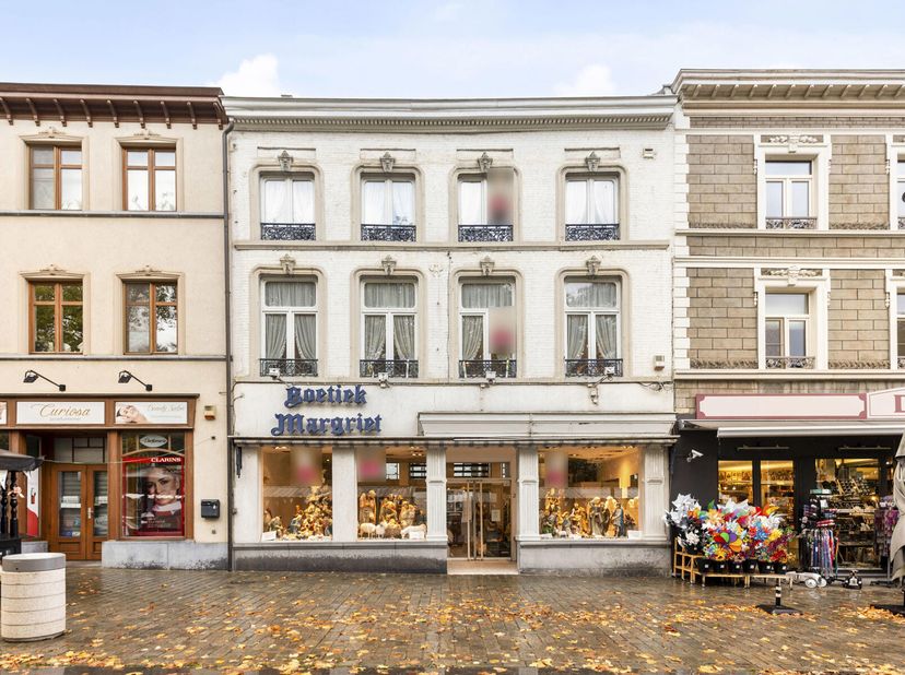 Deze voormalige kledingboetiek is gelegen op het albertusplein in het hartje van Scherpenheuvel.&lt;br /&gt;
Gezien de grootte en de toplocatie is dit missc