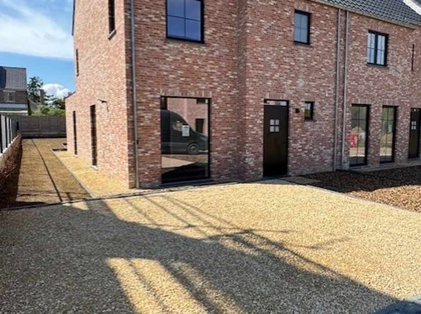 Op zoek naar een instapklare , afgewerkte , energiezuinige woning in een rustige, groene omgeving waar je alleen hoeft te verhuizen? &lt;br /&gt;
Deze prach