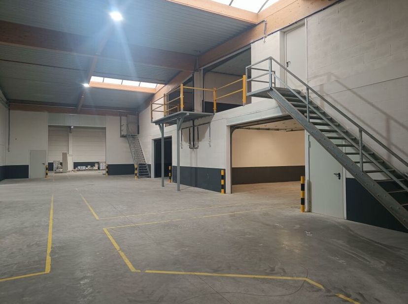 Ambachtenstraat 5, 2260 Westerlo | kantoor (1 unit, 246 m²) - magazijn (19 units, 28.55 - 1970 m²)