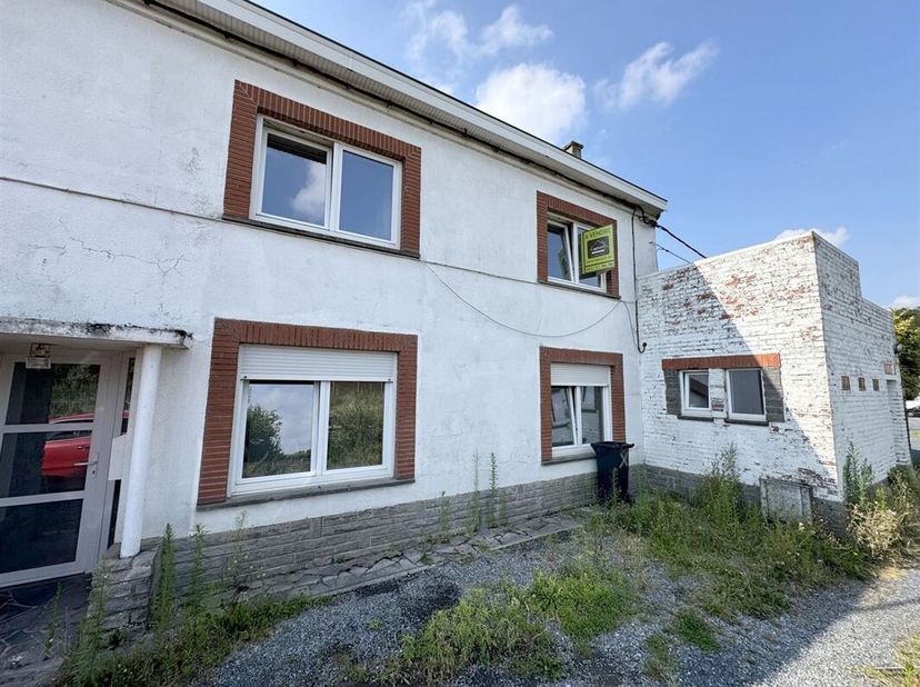 SOUS OPTION - PLUS DE VISITE - Prix: Offre à partir de 125.000 euros, frais d&#039;agence non inclus et à charge de l&#039;acquéreur. &lt;br /&gt;
Située dans une rue