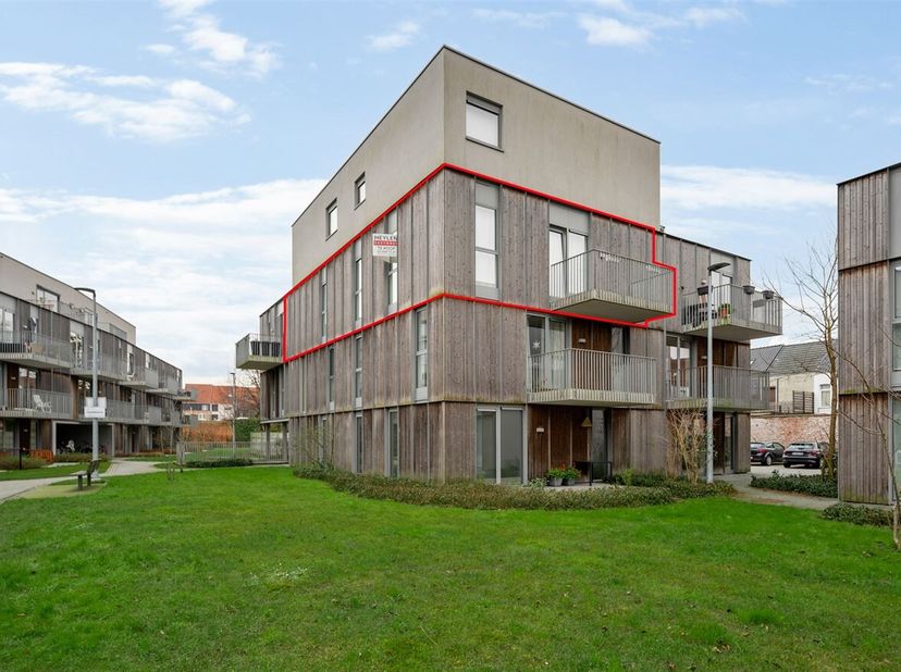 Het energiezuinig appartement is ideaal gelegen in een rustige, toch centrale wijk van Sint-Niklaas, met vlotte toegang tot het stadscentrum en de bel