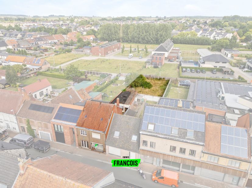Au centre de Poperinge se trouve cette maison solidement construite. Cette maison a été construite dans les années 60, avec une superficie totale de 5