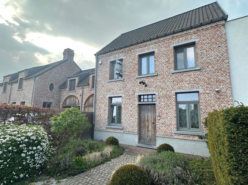 Maison à louer
                    à 9420 Burst