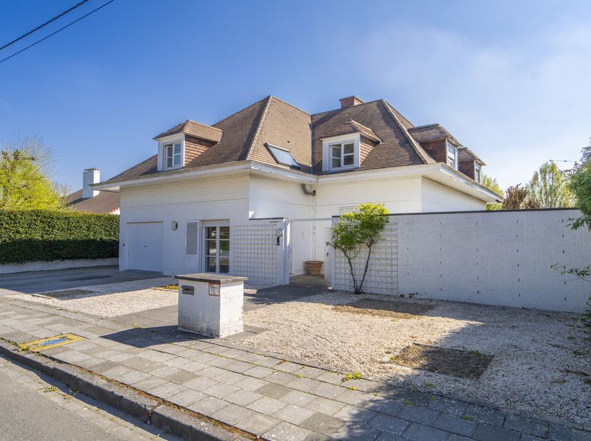 Zeer ruim huis te koop te Marke. &lt;br /&gt;
Klassieke villa te koop te Kortrijk (Marke) gelegen in het hart van de Rodenburgwijk. Klassieke en kwalitatiev