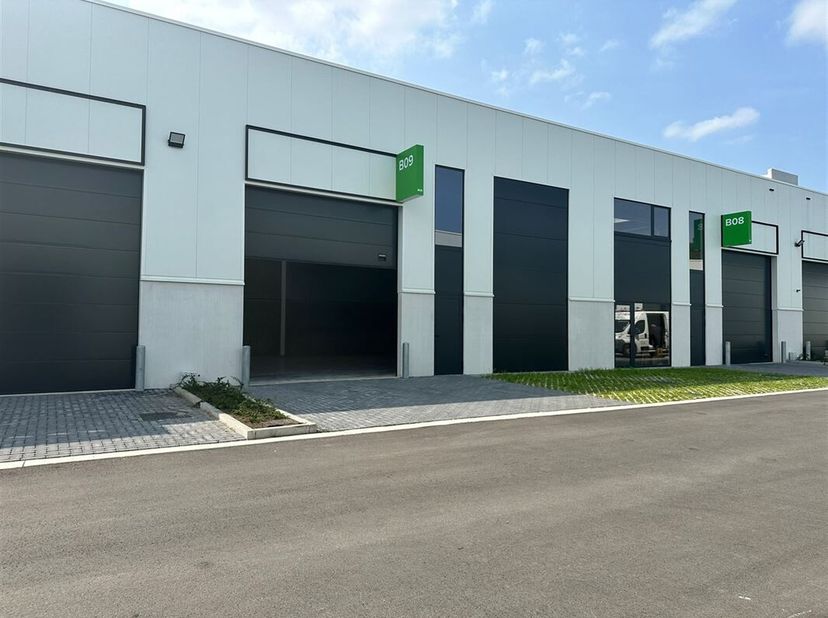 TE HUUR: Moderne KMO-unit van 144 m²!&lt;br /&gt;
Deze recent gebouwde KMO-unit is gelegen in het nieuwe project Green Business Park &quot;Woudpark&quot; op de indust