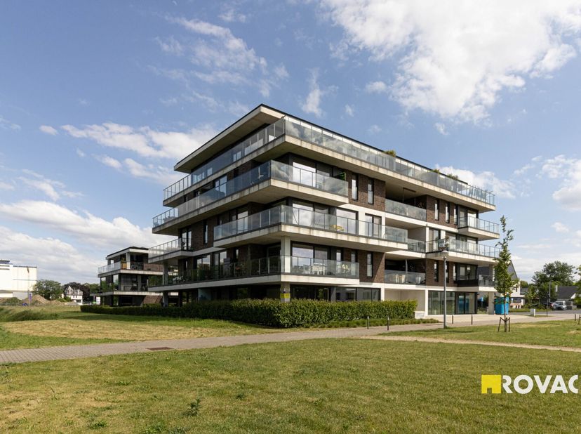 Uniek en instapklaar appartement gelegen aan het Kanaalpark te Ingelmunster met een totale opp. van 117 m². Dit rustig en in het groen gelegen apparte