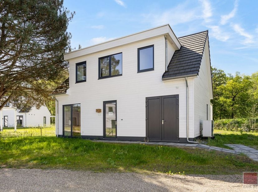 Ruime vakantiewoning (model Narvik) met een woonoppervlakte van ca. 128m² gelegen op een perceel van 531m², de vakantiewoning heeft 3 slaapkamers en w