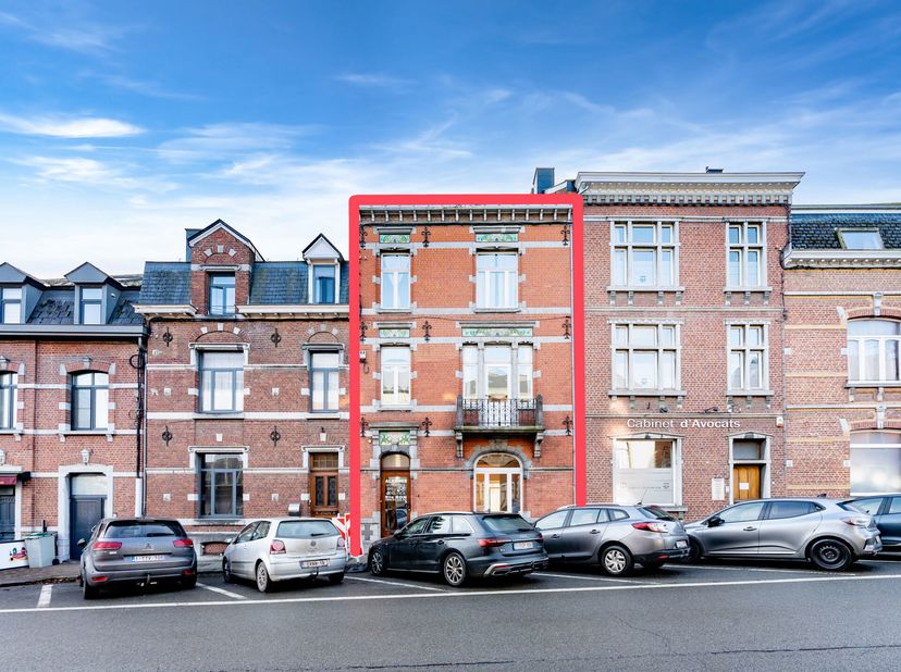 EasyHome vous présente une opportunité unique. Situé en plein cur de Marche-en-Famenne, cet immeuble au charme intemporel offre un potentiel exception