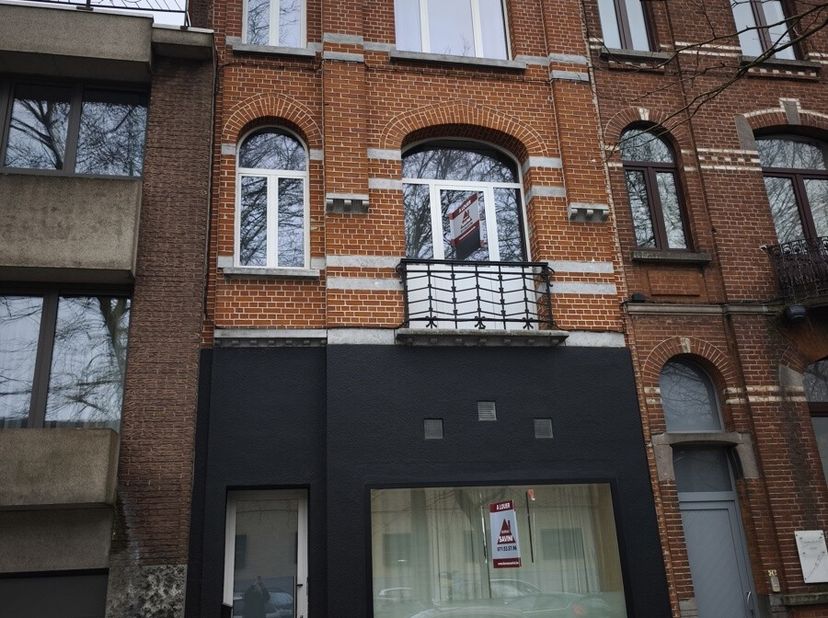 Charleroi - CHAMBRE A LOUER EN COLOCATION&lt;br /&gt;
Description de la chambre : * 16m² * Lit double * Dressing * Bureau * Salle de bain et toilettes priva