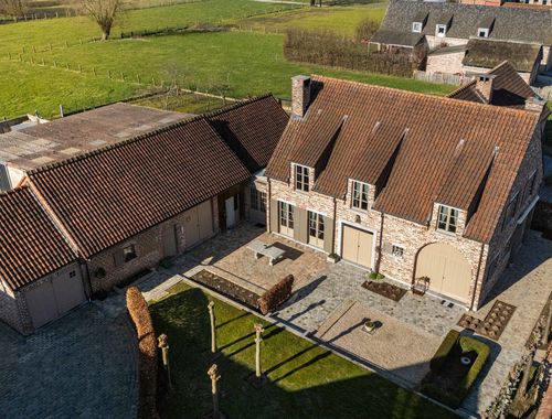                                         Kantoorgebouw te koop in Galmaarden, € 1.199.000
