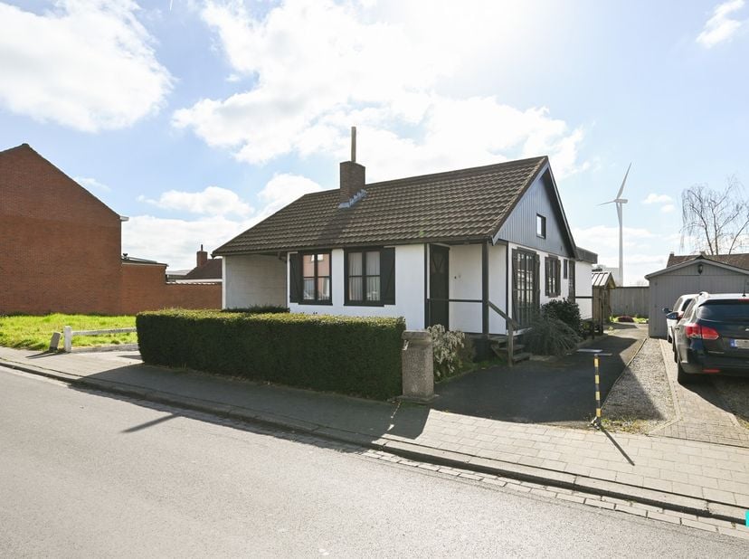 Deze woonst met twee slaapkamers beschikt over een bewoonbare oppervlakte van 76 m² (volgens het EPC-attest) en is gelegen op een zuidoost georiënteer