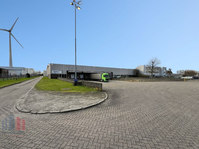 Entrepôt logistique fantastiquement situé avec une surface de 9.100 m² (divisible à partir de 6.270 m²) sur un site à 25.323 m² à louer dans la zone i