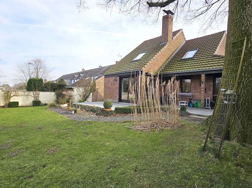 - SOUS OPTION - Prix: Offre à partir de 270.000 euros, frais d&#039;agence non inclus et à charge de l&#039;acquéreur.&lt;br /&gt;
Dans un village à proximité de Mons