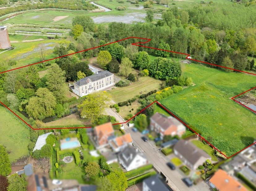 Bekijk de VIDEOPRESENTATIE van dit kasteel op www.exclusivehousing.be!&lt;br /&gt;
Aan de rand van de landelijke gemeente Zichem en nabij het historisch mon