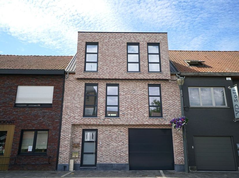 Voor meer informatie betreft de woning, gelieve te surfen naar: https://verdegemvastgoed.be/project/21232/vh_oosteeklo_koning-albertstraat-6&lt;br /&gt;
Ind