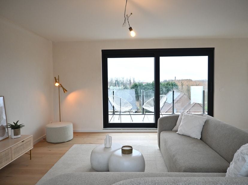 Au troisième étage du nouveau projet de construction Over-Leie à Harelbeke, vous trouverez cet appartement de trois chambres d&#039;une surface habitable d