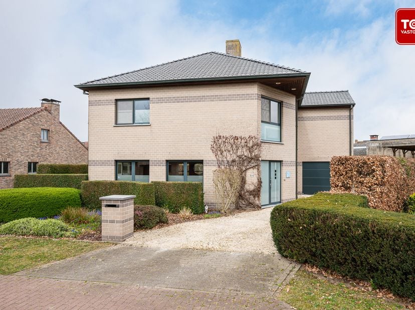 Rustig gelegen villa met 4 slaapkamers, ruime tuin in een doodlopende straat&lt;br /&gt;
&lt;br /&gt;
In een doodlopende straat vlak bij het centrum treffen we de