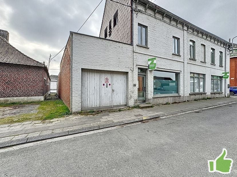 Spacieuse maison à Dottignies avec garage&lt;br /&gt;
Composé d&#039;un vaste living lumineux, cuisine meublée et semi-équipée avec grande salle à manger, terras