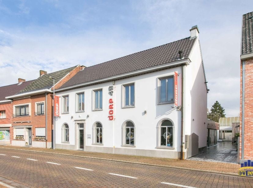 Ben je op zoek naar een schitterend ingerichte horecazaak op een toplocatie? Dit restaurant in Laarne biedt alles wat je nodig hebt om onmiddellijk te