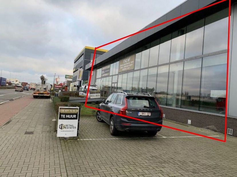 Het pand situeert zich te Wilrijk aan de Boomsesteenweg 941 rechts van Hilti. Het pand situeert zich op 500m voor de Ikea-vestiging te Wilrijk.  Het p