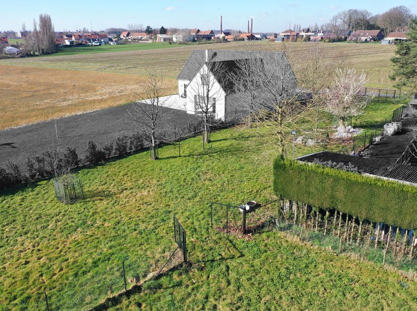 Terrain à bâtir très exclusif, emplacement de 1e ordre.&lt;br /&gt;
Au bout d&#039;une rue sans issue et à distance de marche du centre d&#039;Aalbeke, nous vous prop