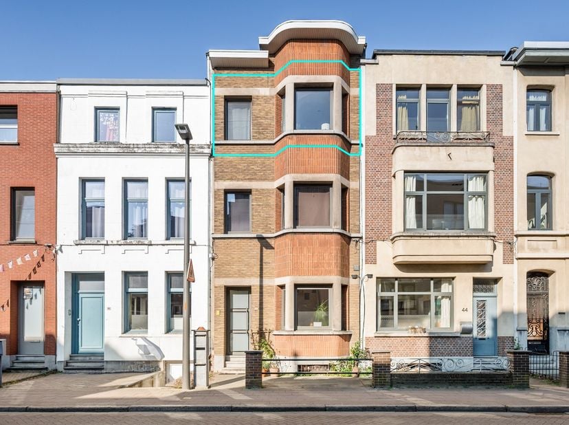 Instapklaar appartement met 2 slaapkamers en dubbele kelderberging op gunstige toplocatie te Deurne-Zuid.&lt;br /&gt;
&lt;br /&gt;
Vlotte bereikbaarheid naar auto
