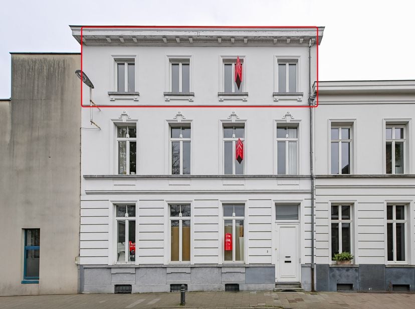 LOT 3 - AF TE WERKEN DUPLEX-APPARTEMENT MET TERRAS, CENTRUM GENT &lt;br /&gt;
 &lt;br /&gt;
Met 2 slaapkamers, terras en gedeelde fietsenstalling en berging. &lt;br