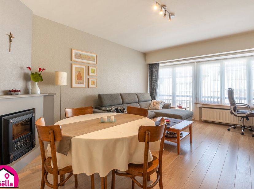 Ruim en lichtrijk appartement te koop in WestendeBent u op zoek naar een centraal gelegen appartement in het hart van Westende? Dit lichte en ruime ap