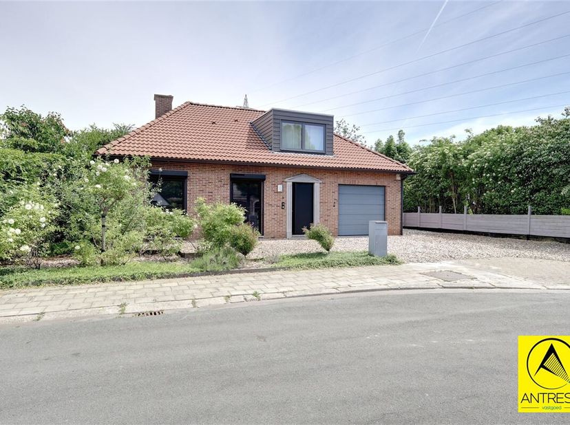 Vrijstaande woning met zwembad in een rustige, kindvriendelijke woonwijk&lt;br /&gt;
Gelegen in een van de meest geliefde en kindvriendelijke woonwijken van