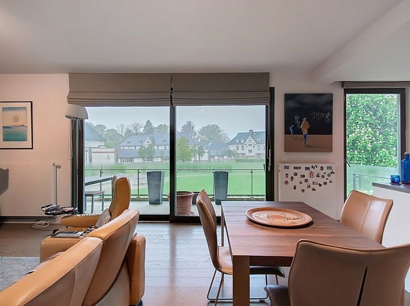 Waterloo centre, au coeur de Bella Vita avec terrasse 20m² face au Parc en plein sud-ouest, magnifique appartement en parfait état situé au premier ét
