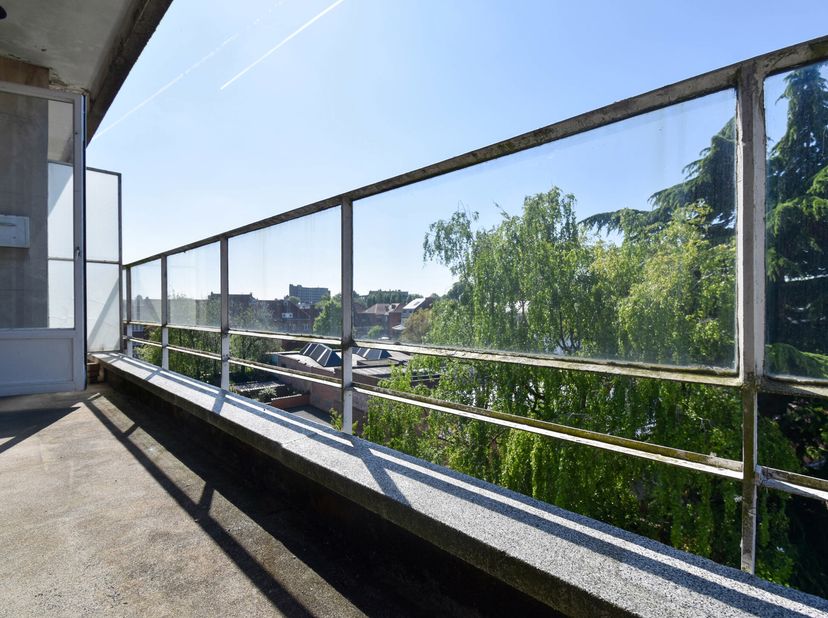 TRIOR vous propose ce bel appartement 1 chambre agrémenté d&#039;une belle terrasse et d&#039;un jardin commun.&lt;br /&gt;
Situé au 6ème étage sur 6, il se compose c