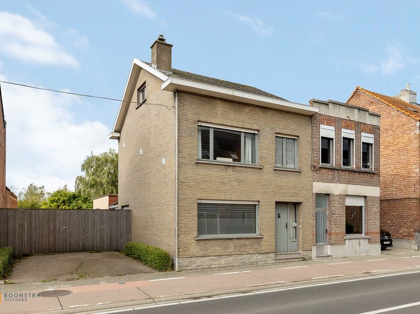 Op een uitstekende locatie te Lier bevindt zich deze woning met 3 slaapkamers en ruime tuin aan de Nete. U geniet hier van een gunstige ligging in een