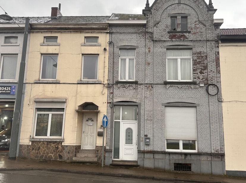 Lodelinsart à vendre une spacieuse maison de ±135m² à vendre (+ grenier aménageable de 54m2)&lt;br /&gt;
Située dans le grand Charleroi, proche de toutes co