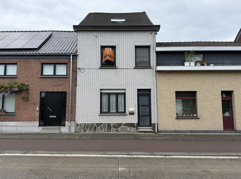 Instapklare woning met 3 slaapkamers en mooie tuin in centrale ligging!&lt;br /&gt;
Ben je op zoek naar een instapklare woning op een gunstige locatie? Dan