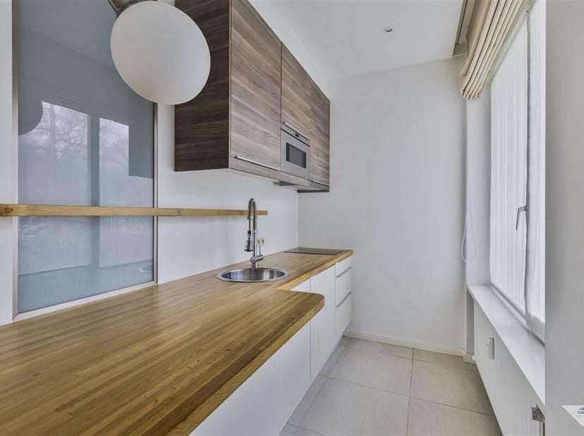 Découvrez ce charmant studio de 27 m² situé dans le quartier prisé de Ukkel, idéal pour les citadins à la recherche d&#039;un espace fonctionnel et moderne