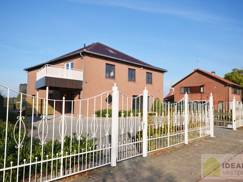 !! GELIEVE U PER MAIL AAN TE MELDEN !!&lt;br /&gt;
&lt;br /&gt;
IDEALIS VASTGOED  - Ruim appartement (70m²) met 2 slaapkamers, autostaanplaats en prachtig zongeri