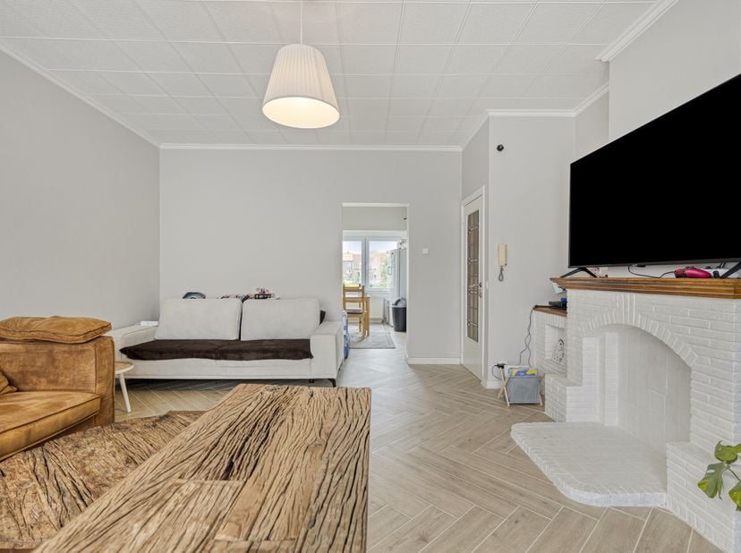 Bienvenue dans la rue Valerius De Saedeleerstraat 17 à Gentbrugge, où vous attend ce duplex prêt à emménager. Avec une surface habitable de 116 m², vo