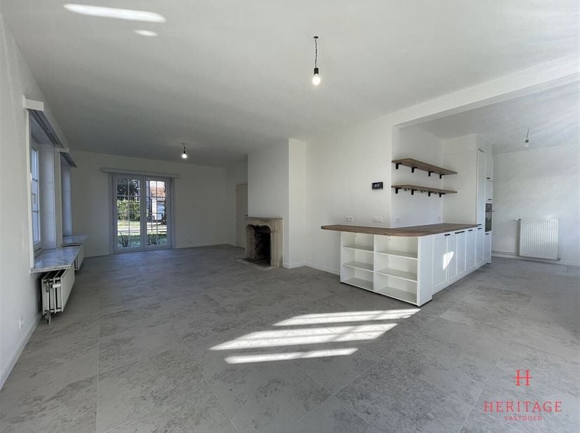 Cette maison spacieuse située au calme a beaucoup à offrir à ses futurs admirateurs !&lt;br /&gt;
La maison est située sur un terrain bien orienté et ne néc