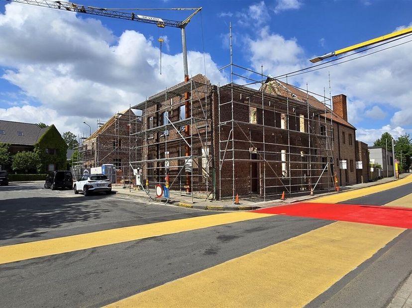 &quot;Kloosterhof Sint-Lodewijk&quot;&lt;br /&gt;
Un beau projet de 2 maisons neuves et de 2 rénovations totales.&lt;br /&gt;
Situé à l&#039;ombre de l&#039;église, l&#039;ancien &quot;Klooste