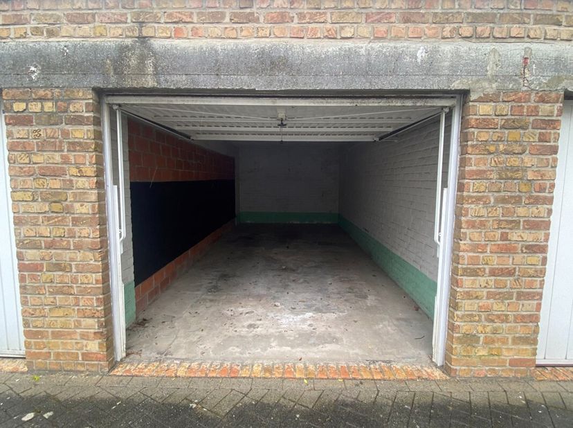 Vlot toegankelijke garagebox gelegen op het gelijkvloers in het Mussenpad.&lt;br /&gt;
Afmetingen:&lt;br /&gt;
L: 7,00m&lt;br /&gt;
B: 2,70m&lt;br /&gt;
Beschikbaarheid in ov