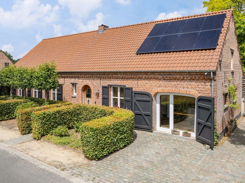 Karaktervolle hoeve in Meerle met landelijke charme&lt;br /&gt;
Bent u op zoek naar een unieke woonplek waar rust, ruimte en karakter samenkomen? Deze authe