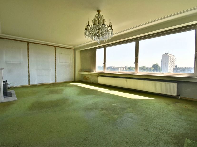 Appartement 3 chambres situé au 10e étage (ascenseur disponible) d&#039;un immeuble proche du Cercle Sportif la Forestoise, de Forest National et à quelque
