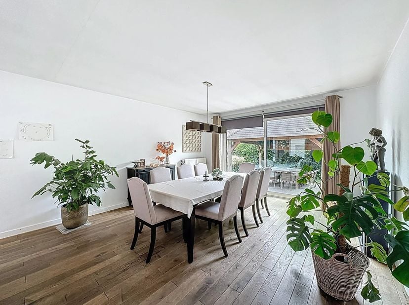 Maison à louer
                    à 2400 Mol