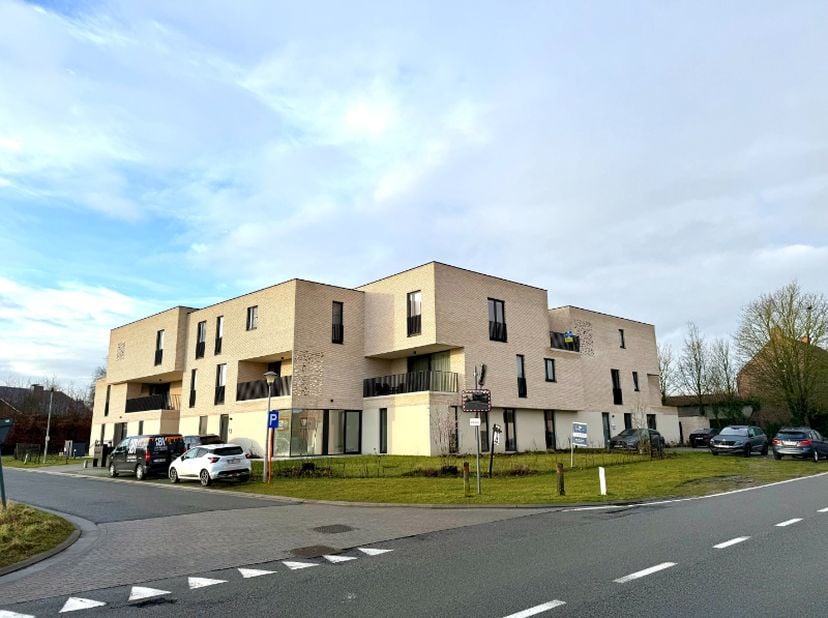 Gelegen op de tweede verdieping van deze kleinschalige residentie vinden we dit nieuwe instapklare appartement.&lt;br /&gt;
&lt;br /&gt;
Met zijn nette afwerking,
