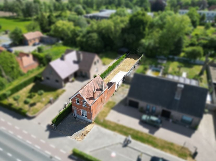 Woning met potentieel en ruime tuin op toplocatie&lt;br /&gt;
&lt;br /&gt;
Deze woning is ideaal voor wie graag de handen uit de mouwen steekt. Gelegen in een leu