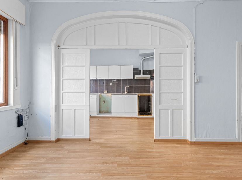 Vous recherchez une première maison à moderniser selon vos goûts ou un investissement intéressant ? Cette maison située à la Nieuwevaart à Gand mérite