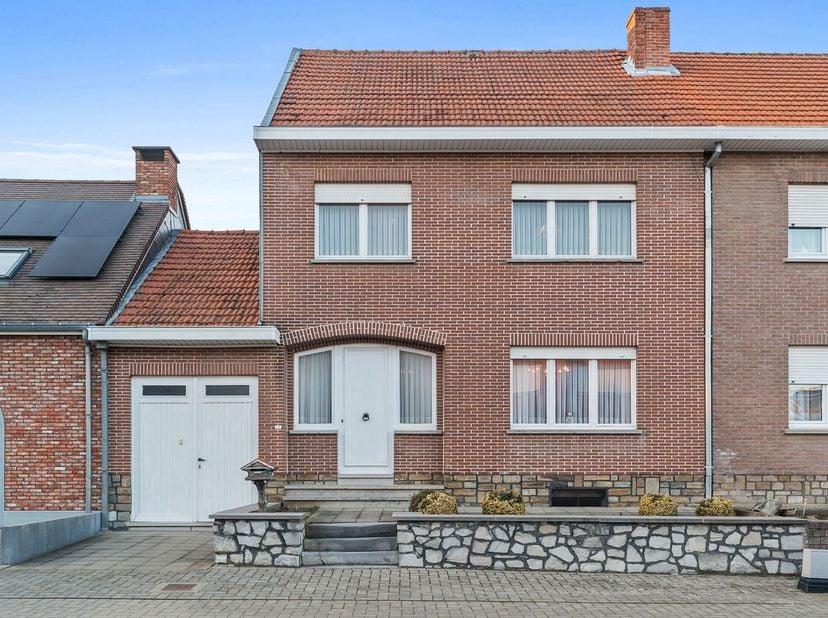 Charmante gezinswoning met mogelijkheid tot verkavelen van bouwgrond&lt;br /&gt;
Droom je van een warme, karaktervolle thuis met eindeloos potentieel? Dan i