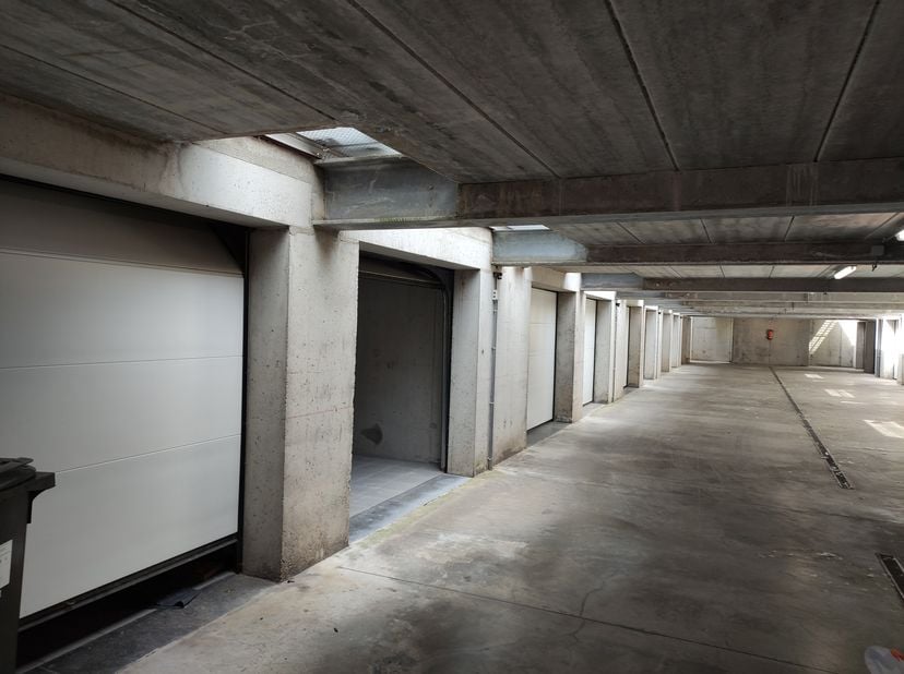Garage à vendre
                    à 9308 Gijzegem