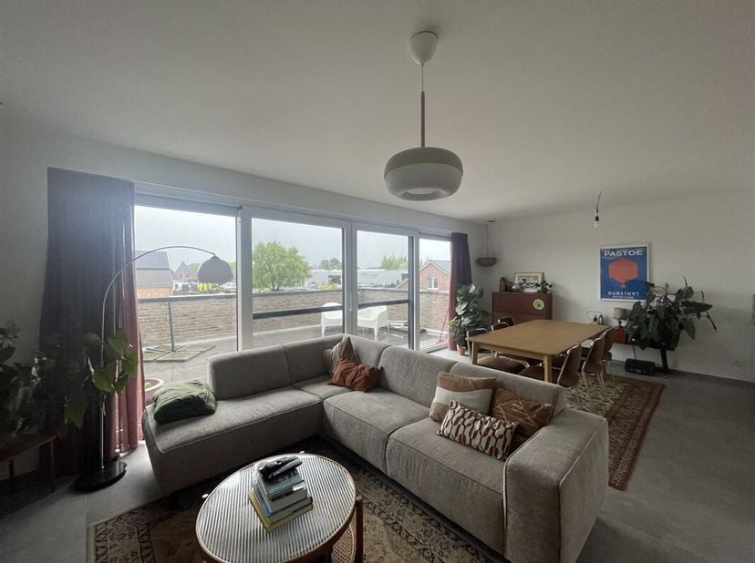 TE HUUR: Heirbaan 46/102 (verdieping rechts)&lt;br /&gt;
Prachtig afgewerkt appartement te Elen (Dilsen-Stokkem)&lt;br /&gt;
TROEVEN:&lt;br /&gt;
* Residentieel en rust