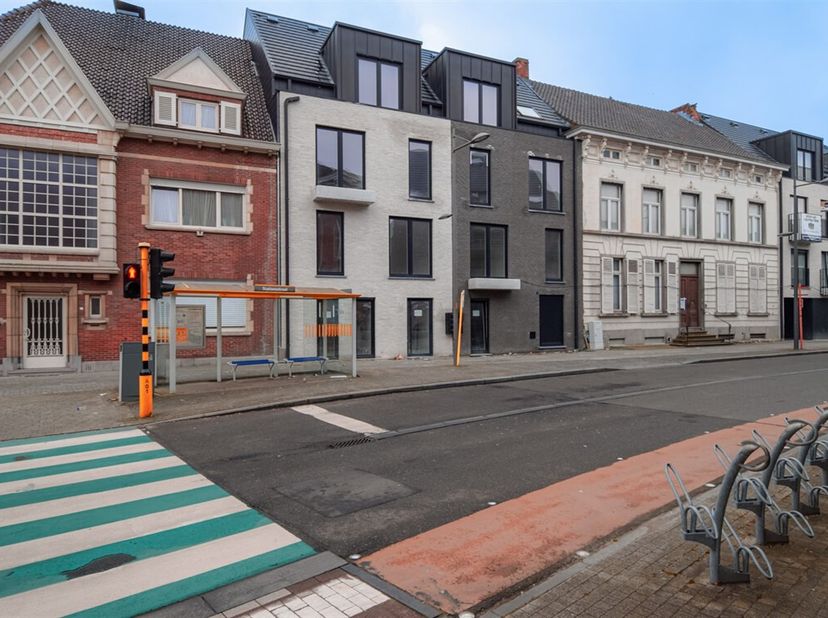 - MOGELIJKHEID AANKOOP AAN 6% BTW, INFORMEER NAAR DE VOORWAARDEN - &lt;br /&gt;
Dit betreft een uitstekend gelegen, ruim 2 slaapkamer + bureau appartement i